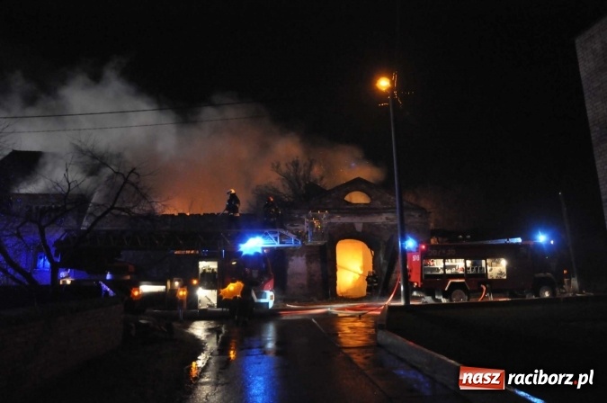 Zdjęcie w galerii na portalu naszraciborz.pl: Policja zatrzymała 24-latka, który spowodował pożar w Miedoni wiadomości z regionu