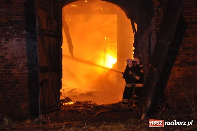 Zdjęcie w galerii na portalu naszraciborz.pl: Policja zatrzymała 24-latka, który spowodował pożar w Miedoni wiadomości z regionu
