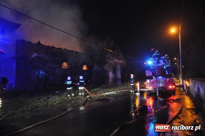 Zdjęcie w galerii na portalu naszraciborz.pl: Policja zatrzymała 24-latka, który spowodował pożar w Miedoni wiadomości z regionu