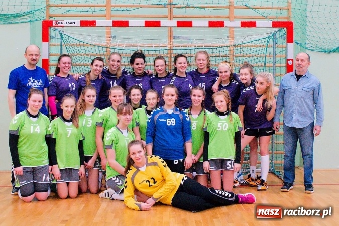 Zdjęcie w galerii na portalu naszraciborz.pl: Arena Rafako gościła zawody szczypiorniaka. MOSM Tychy lepszy od UKS Pietrowice Wielkie wiadomości z regionu