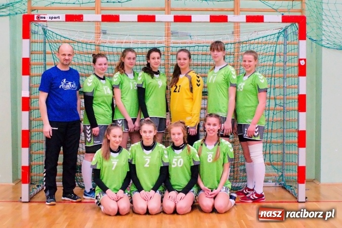 Zdjęcie w galerii na portalu naszraciborz.pl: Arena Rafako gościła zawody szczypiorniaka. MOSM Tychy lepszy od UKS Pietrowice Wielkie wiadomości z regionu