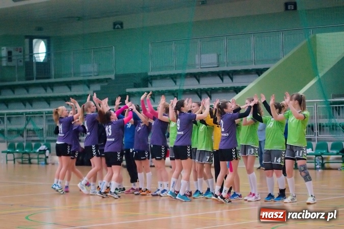 Zdjęcie w galerii na portalu naszraciborz.pl: Arena Rafako gościła zawody szczypiorniaka. MOSM Tychy lepszy od UKS Pietrowice Wielkie wiadomości z regionu