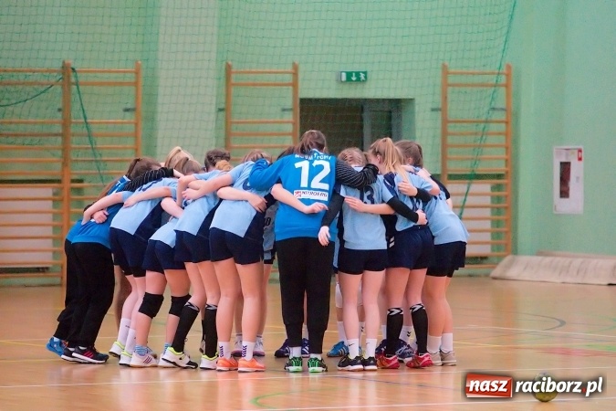 Zdjęcie w galerii na portalu naszraciborz.pl: Arena Rafako gościła zawody szczypiorniaka. MOSM Tychy lepszy od UKS Pietrowice Wielkie wiadomości z regionu