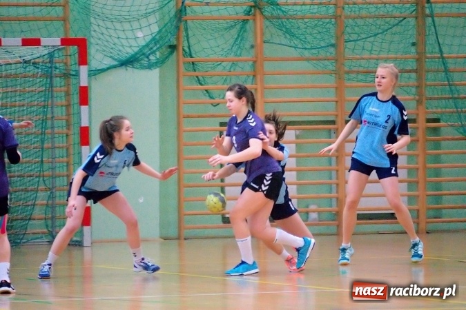 Zdjęcie w galerii na portalu naszraciborz.pl: Arena Rafako gościła zawody szczypiorniaka. MOSM Tychy lepszy od UKS Pietrowice Wielkie wiadomości z regionu