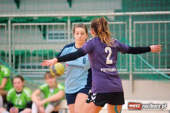 Zdjęcie w galerii na portalu naszraciborz.pl: Arena Rafako gościła zawody szczypiorniaka. MOSM Tychy lepszy od UKS Pietrowice Wielkie wiadomości z regionu