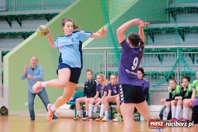 Zdjęcie w galerii na portalu naszraciborz.pl: Arena Rafako gościła zawody szczypiorniaka. MOSM Tychy lepszy od UKS Pietrowice Wielkie wiadomości z regionu