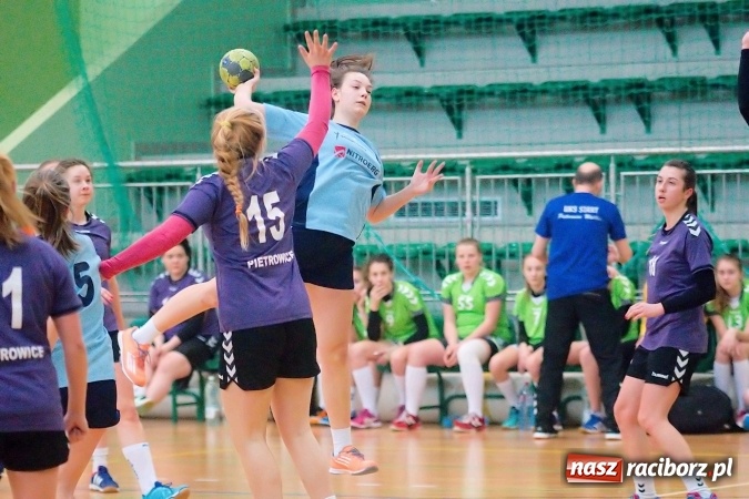 Zdjęcie w galerii na portalu naszraciborz.pl: Arena Rafako gościła zawody szczypiorniaka. MOSM Tychy lepszy od UKS Pietrowice Wielkie wiadomości z regionu