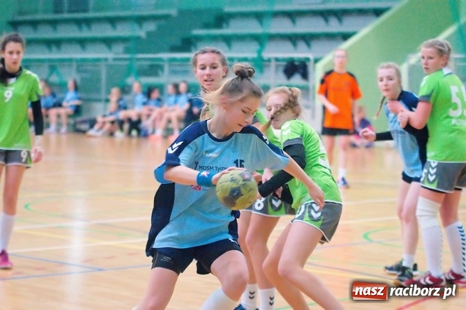 Zdjęcie w galerii na portalu naszraciborz.pl: Arena Rafako gościła zawody szczypiorniaka. MOSM Tychy lepszy od UKS Pietrowice Wielkie wiadomości z regionu