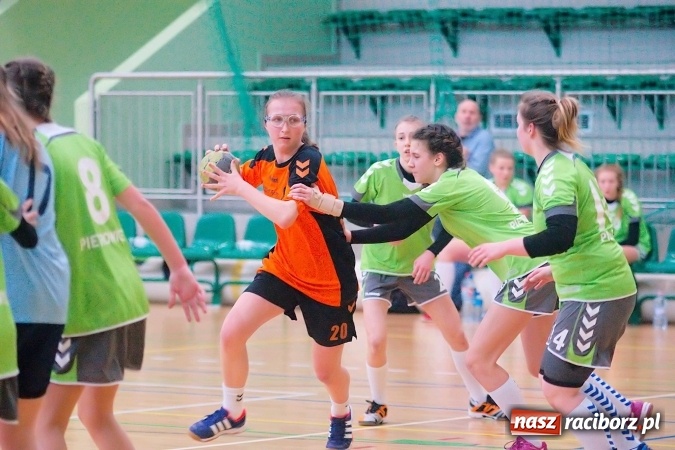 Zdjęcie w galerii na portalu naszraciborz.pl: Arena Rafako gościła zawody szczypiorniaka. MOSM Tychy lepszy od UKS Pietrowice Wielkie wiadomości z regionu