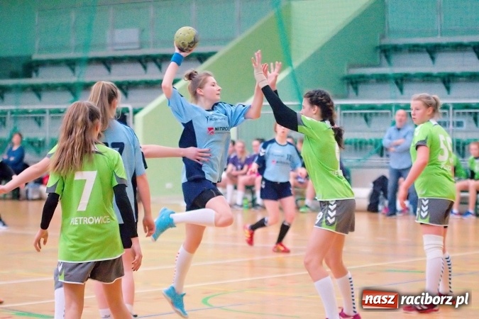 Zdjęcie w galerii na portalu naszraciborz.pl: Arena Rafako gościła zawody szczypiorniaka. MOSM Tychy lepszy od UKS Pietrowice Wielkie wiadomości z regionu