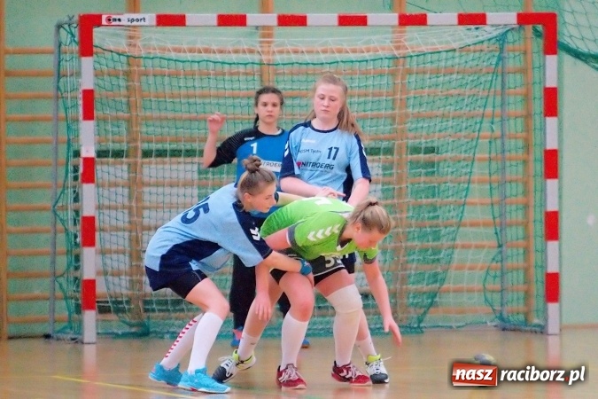 Zdjęcie w galerii na portalu naszraciborz.pl: Arena Rafako gościła zawody szczypiorniaka. MOSM Tychy lepszy od UKS Pietrowice Wielkie wiadomości z regionu