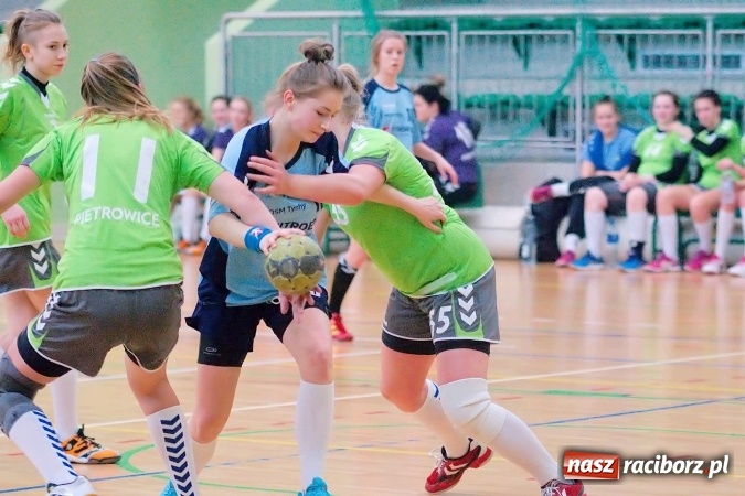 Zdjęcie w galerii na portalu naszraciborz.pl: Arena Rafako gościła zawody szczypiorniaka. MOSM Tychy lepszy od UKS Pietrowice Wielkie wiadomości z regionu