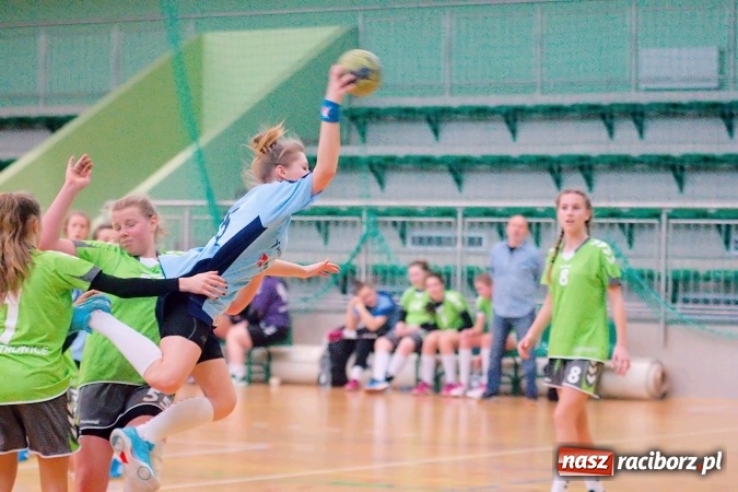 Zdjęcie w galerii na portalu naszraciborz.pl: Arena Rafako gościła zawody szczypiorniaka. MOSM Tychy lepszy od UKS Pietrowice Wielkie wiadomości z regionu