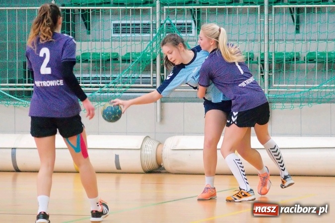 Zdjęcie w galerii na portalu naszraciborz.pl: Arena Rafako gościła zawody szczypiorniaka. MOSM Tychy lepszy od UKS Pietrowice Wielkie wiadomości z regionu