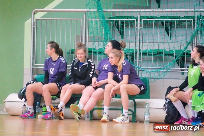 Zdjęcie w galerii na portalu naszraciborz.pl: Arena Rafako gościła zawody szczypiorniaka. MOSM Tychy lepszy od UKS Pietrowice Wielkie wiadomości z regionu