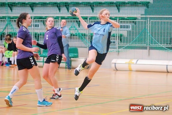 Zdjęcie w galerii na portalu naszraciborz.pl: Arena Rafako gościła zawody szczypiorniaka. MOSM Tychy lepszy od UKS Pietrowice Wielkie wiadomości z regionu