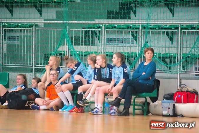 Zdjęcie w galerii na portalu naszraciborz.pl: Arena Rafako gościła zawody szczypiorniaka. MOSM Tychy lepszy od UKS Pietrowice Wielkie wiadomości z regionu