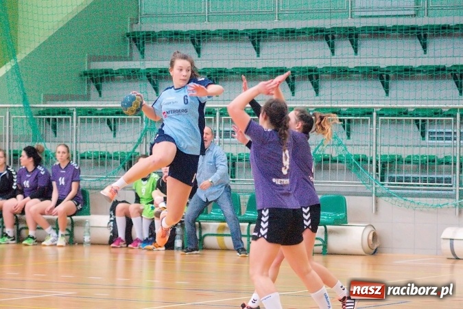 Zdjęcie w galerii na portalu naszraciborz.pl: Arena Rafako gościła zawody szczypiorniaka. MOSM Tychy lepszy od UKS Pietrowice Wielkie wiadomości z regionu