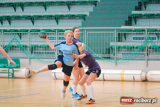 Zdjęcie w galerii na portalu naszraciborz.pl: Arena Rafako gościła zawody szczypiorniaka. MOSM Tychy lepszy od UKS Pietrowice Wielkie wiadomości z regionu