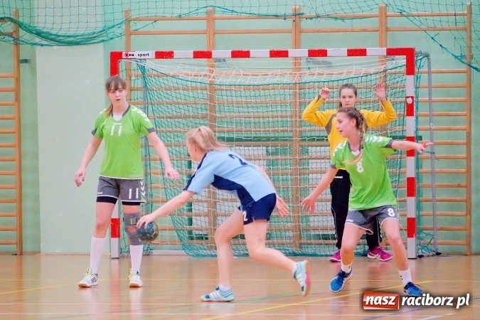 Zdjęcie w galerii na portalu naszraciborz.pl: Arena Rafako gościła zawody szczypiorniaka. MOSM Tychy lepszy od UKS Pietrowice Wielkie wiadomości z regionu