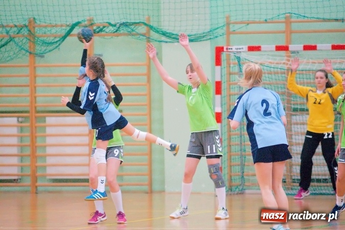 Zdjęcie w galerii na portalu naszraciborz.pl: Arena Rafako gościła zawody szczypiorniaka. MOSM Tychy lepszy od UKS Pietrowice Wielkie wiadomości z regionu