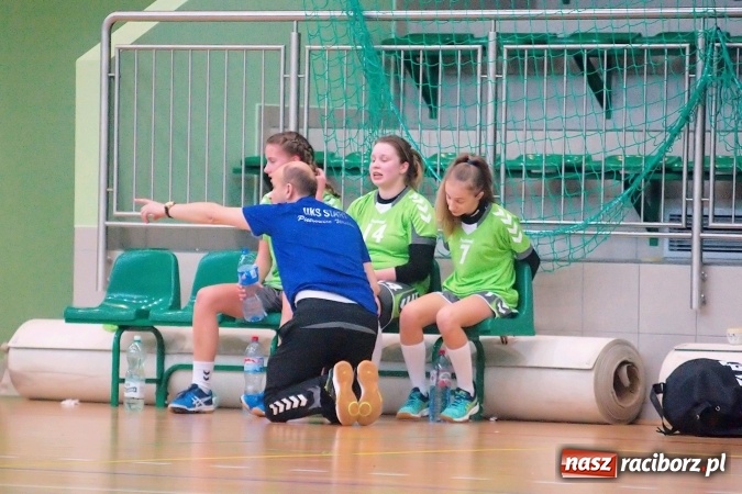 Zdjęcie w galerii na portalu naszraciborz.pl: Arena Rafako gościła zawody szczypiorniaka. MOSM Tychy lepszy od UKS Pietrowice Wielkie wiadomości z regionu