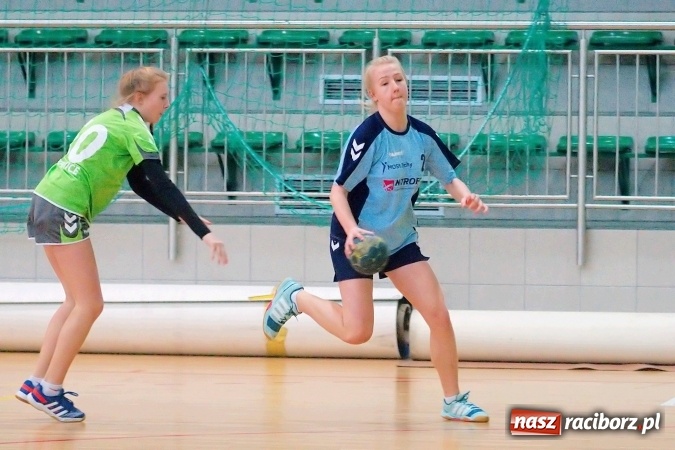 Zdjęcie w galerii na portalu naszraciborz.pl: Arena Rafako gościła zawody szczypiorniaka. MOSM Tychy lepszy od UKS Pietrowice Wielkie wiadomości z regionu