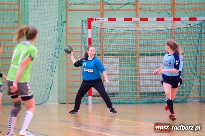 Zdjęcie w galerii na portalu naszraciborz.pl: Arena Rafako gościła zawody szczypiorniaka. MOSM Tychy lepszy od UKS Pietrowice Wielkie wiadomości z regionu