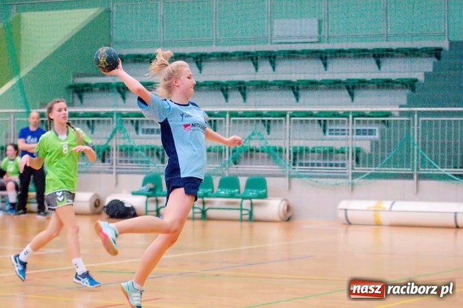 Zdjęcie w galerii na portalu naszraciborz.pl: Arena Rafako gościła zawody szczypiorniaka. MOSM Tychy lepszy od UKS Pietrowice Wielkie wiadomości z regionu