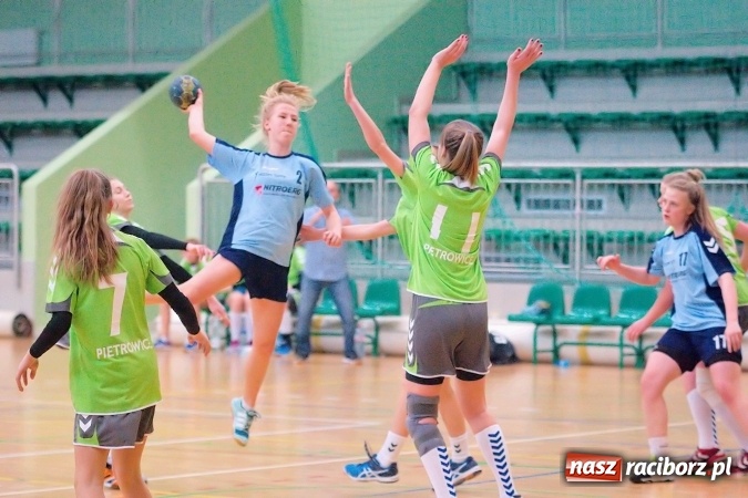 Zdjęcie w galerii na portalu naszraciborz.pl: Arena Rafako gościła zawody szczypiorniaka. MOSM Tychy lepszy od UKS Pietrowice Wielkie wiadomości z regionu