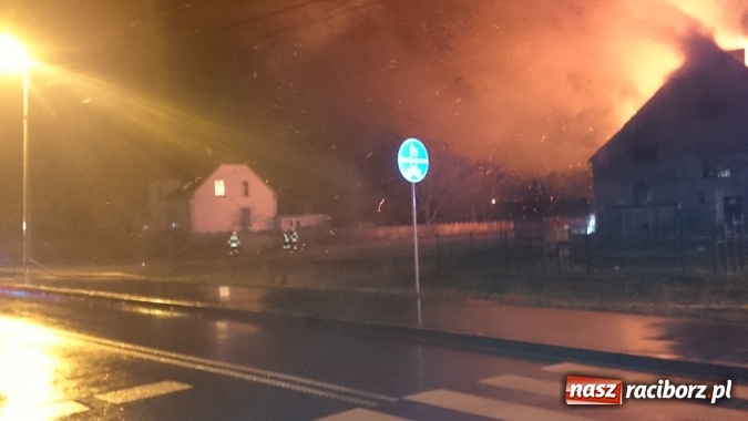 Zdjęcie w galerii na portalu naszraciborz.pl: Te filmiki robią wrażenie! Początkowa faza ogromnego pożaru w Raciborzu-Miedoni! wiadomości z regionu