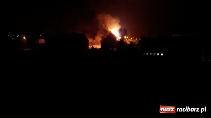 Zdjęcie w galerii na portalu naszraciborz.pl: Te filmiki robią wrażenie! Początkowa faza ogromnego pożaru w Raciborzu-Miedoni! wiadomości z regionu