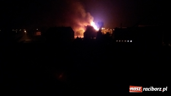 Zdjęcie w galerii na portalu naszraciborz.pl: Te filmiki robią wrażenie! Początkowa faza ogromnego pożaru w Raciborzu-Miedoni! wiadomości z regionu