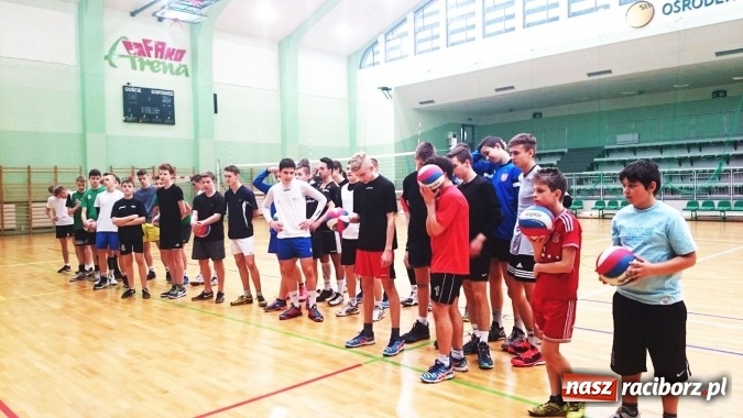 Zdjęcie w galerii na portalu naszraciborz.pl: Sportowe ferie z OSiR-em - Turniej Dwójek Siatkarskich Chłopców kolejną atrakcją  wiadomości z regionu