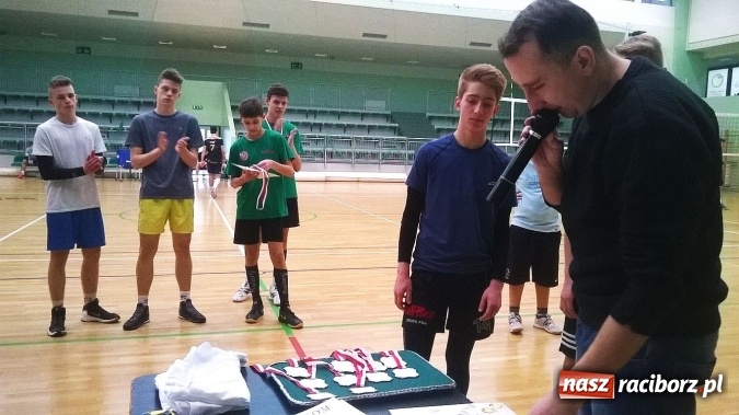 Zdjęcie w galerii na portalu naszraciborz.pl: Sportowe ferie z OSiR-em - Turniej Dwójek Siatkarskich Chłopców kolejną atrakcją  wiadomości z regionu