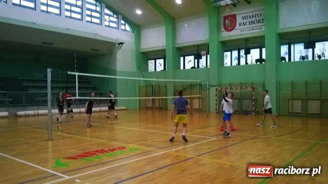 Zdjęcie w galerii na portalu naszraciborz.pl: Sportowe ferie z OSiR-em - Turniej Dwójek Siatkarskich Chłopców kolejną atrakcją  wiadomości z regionu