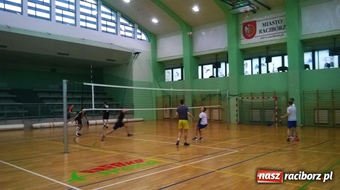 Zdjęcie w galerii na portalu naszraciborz.pl: Sportowe ferie z OSiR-em - Turniej Dwójek Siatkarskich Chłopców kolejną atrakcją  wiadomości z regionu