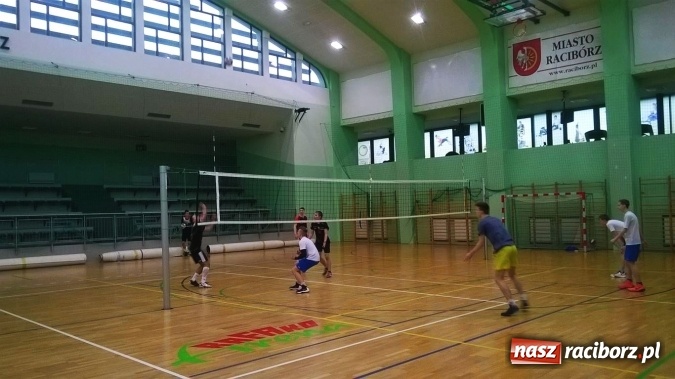 Zdjęcie w galerii na portalu naszraciborz.pl: Sportowe ferie z OSiR-em - Turniej Dwójek Siatkarskich Chłopców kolejną atrakcją  wiadomości z regionu