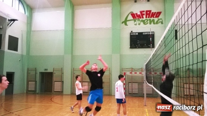 Zdjęcie w galerii na portalu naszraciborz.pl: Sportowe ferie z OSiR-em - Turniej Dwójek Siatkarskich Chłopców kolejną atrakcją  wiadomości z regionu