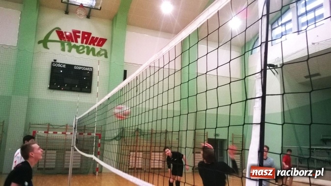 Zdjęcie w galerii na portalu naszraciborz.pl: Sportowe ferie z OSiR-em - Turniej Dwójek Siatkarskich Chłopców kolejną atrakcją  wiadomości z regionu