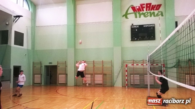 Zdjęcie w galerii na portalu naszraciborz.pl: Sportowe ferie z OSiR-em - Turniej Dwójek Siatkarskich Chłopców kolejną atrakcją  wiadomości z regionu