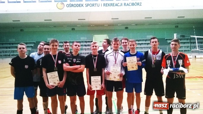 Zdjęcie w galerii na portalu naszraciborz.pl: Sportowe ferie z OSiR-em - Turniej Dwójek Siatkarskich Chłopców kolejną atrakcją  wiadomości z regionu