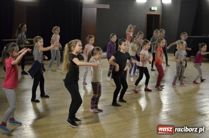 Zdjęcie w galerii na portalu naszraciborz.pl: Warsztaty tańca nowoczesnego w Raciborskim Centrum Kultury wiadomości z regionu
