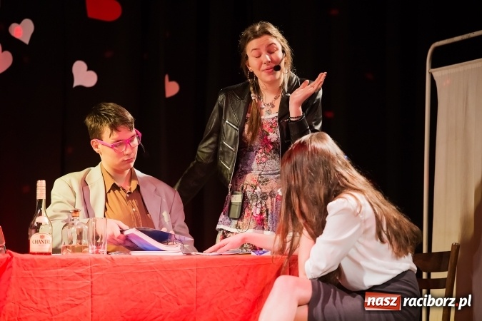 Zdjęcie w galerii na portalu naszraciborz.pl: Historia pewnej miłości w wykonaniu grupy Irrealis wiadomości z regionu