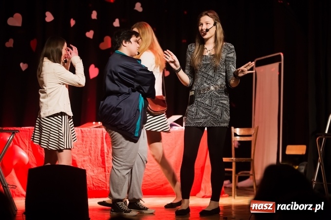 Zdjęcie w galerii na portalu naszraciborz.pl: Historia pewnej miłości w wykonaniu grupy Irrealis wiadomości z regionu
