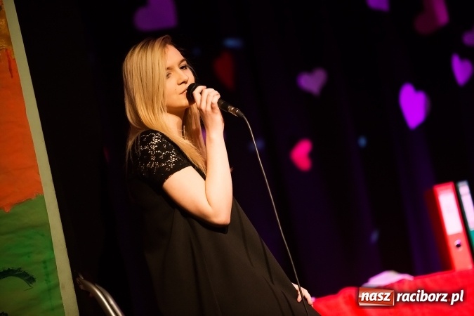 Zdjęcie w galerii na portalu naszraciborz.pl: Historia pewnej miłości w wykonaniu grupy Irrealis wiadomości z regionu