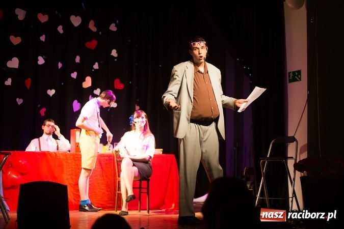 Zdjęcie w galerii na portalu naszraciborz.pl: Historia pewnej miłości w wykonaniu grupy Irrealis wiadomości z regionu