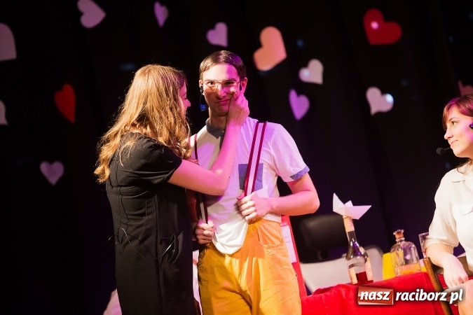 Zdjęcie w galerii na portalu naszraciborz.pl: Historia pewnej miłości w wykonaniu grupy Irrealis wiadomości z regionu