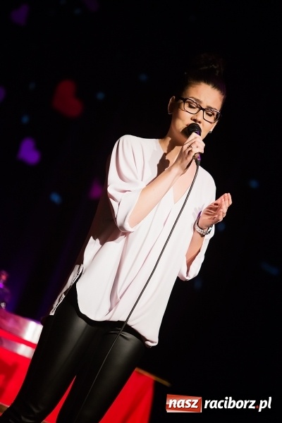 Zdjęcie w galerii na portalu naszraciborz.pl: Historia pewnej miłości w wykonaniu grupy Irrealis wiadomości z regionu