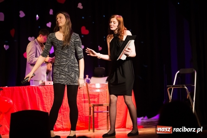 Zdjęcie w galerii na portalu naszraciborz.pl: Historia pewnej miłości w wykonaniu grupy Irrealis wiadomości z regionu